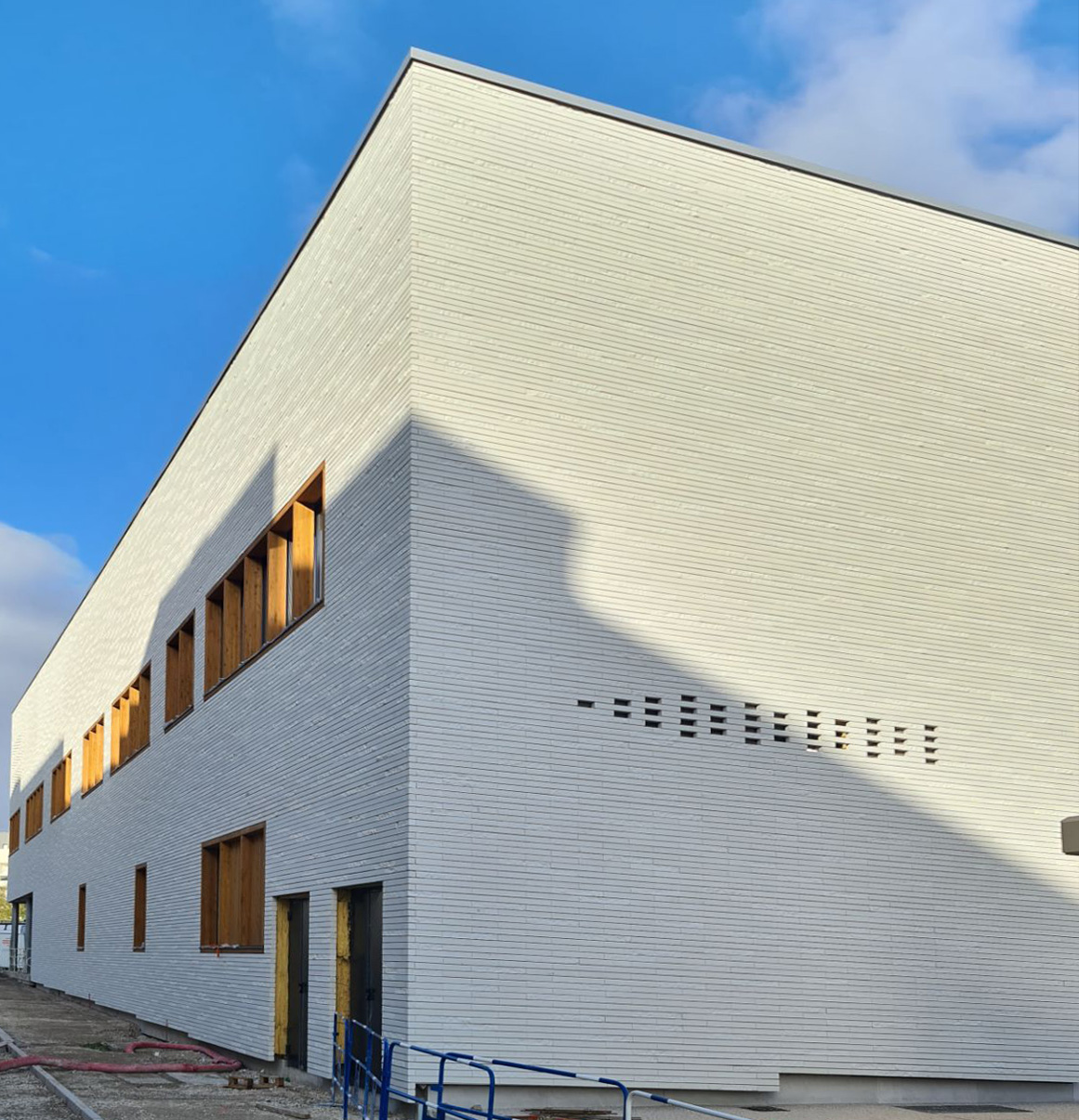 Collège, gymnase à Orléans – Archi5 Prod (93) – 2500 m² de briques BlocStar AmR70 Lisses et Clivées